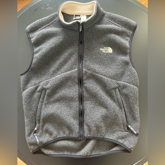 Vintage men’s North face vest - Picture 2 of 9